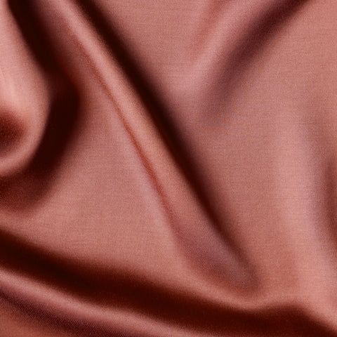 Échantillon de tissu La Maison Naïve en Satin de viscose rose Sienne