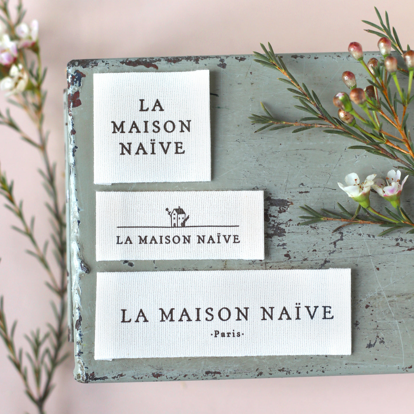 Étiquettes Vêtements Tissées - Label française A DAY SAS Étiquettes Vêtements Tissées - Label française A DAY SAS