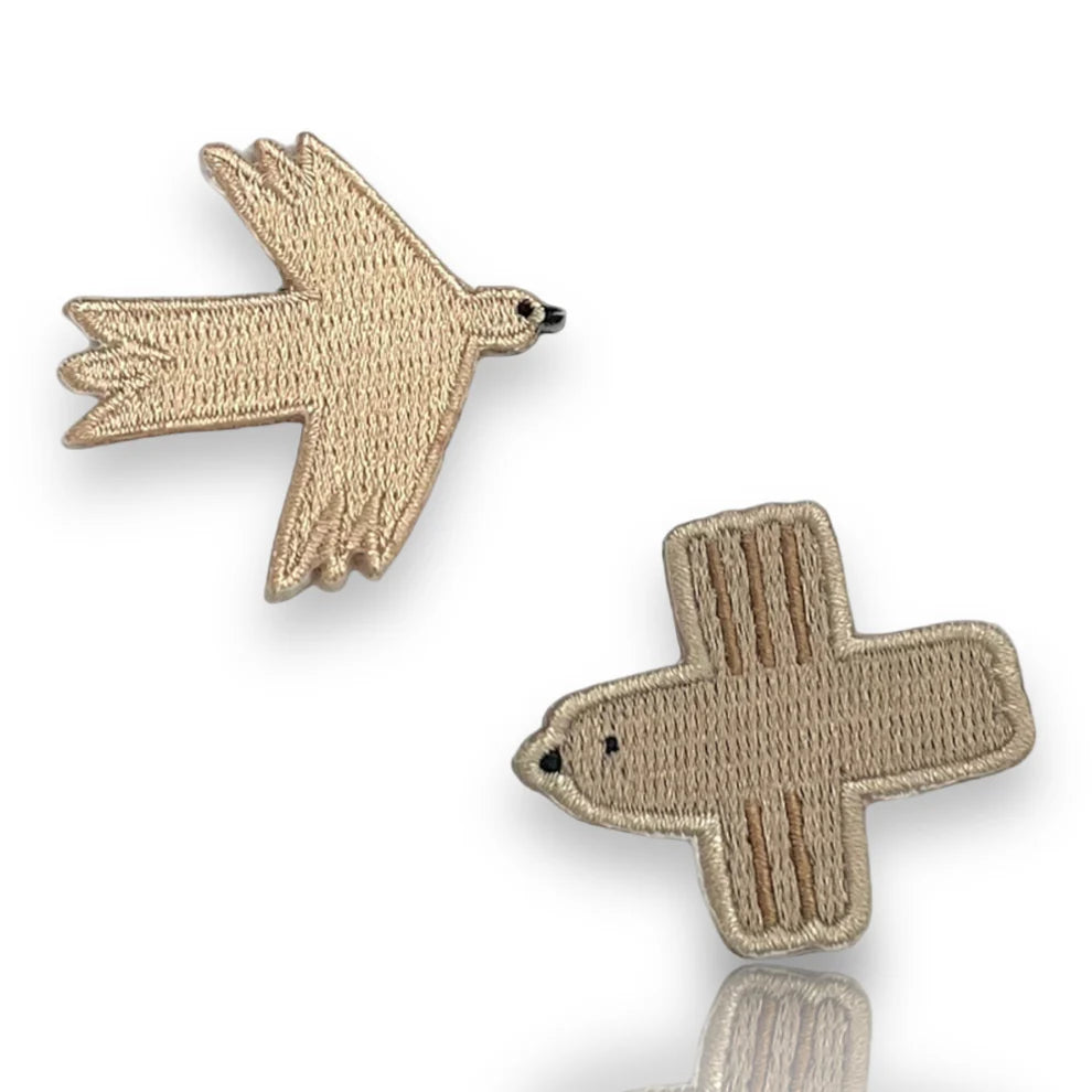 Lot de deux patches brodés et thermocollants en forme d'oiseaux pour la couture