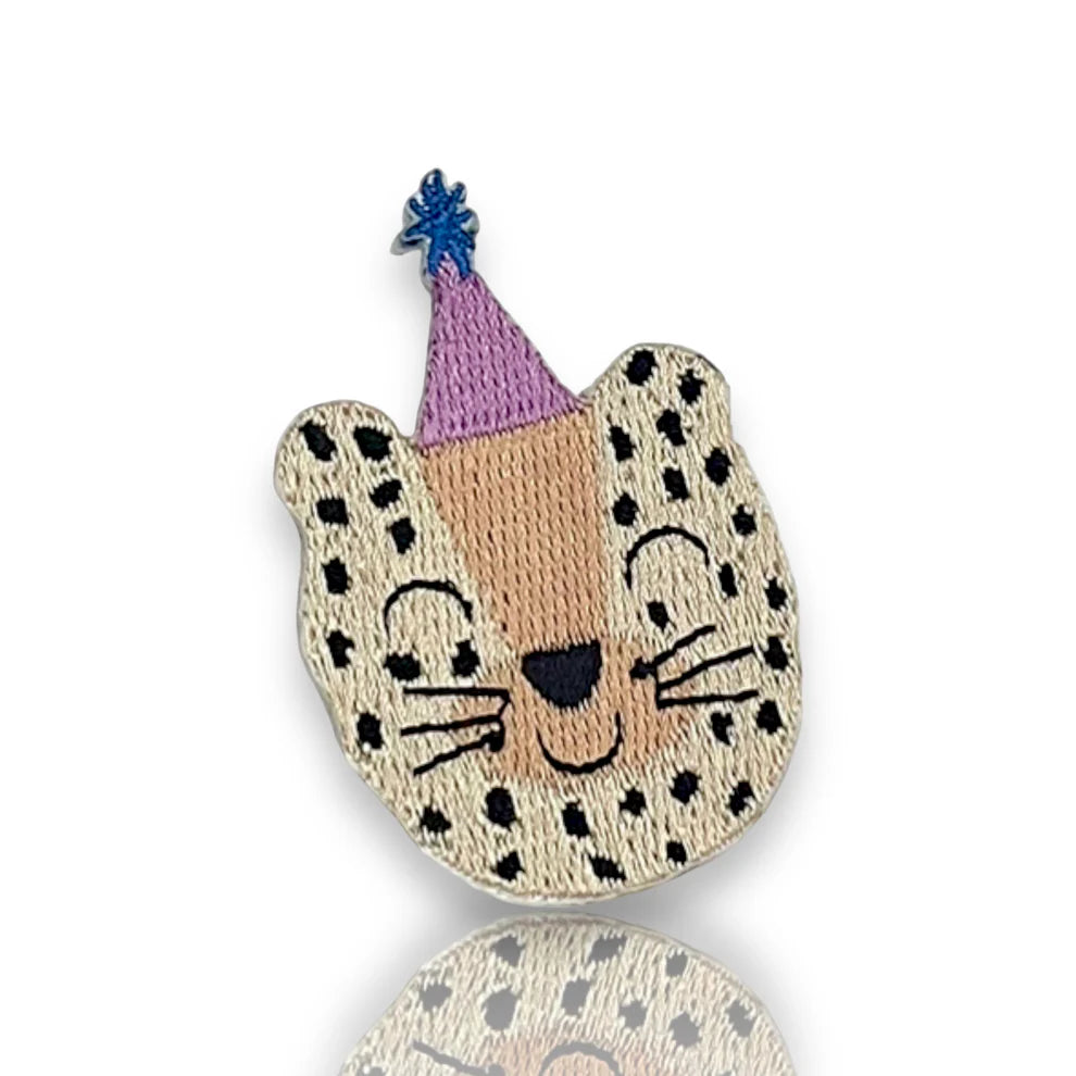Patch thermocollant brodé pour la couture avec tête de léopard mignon