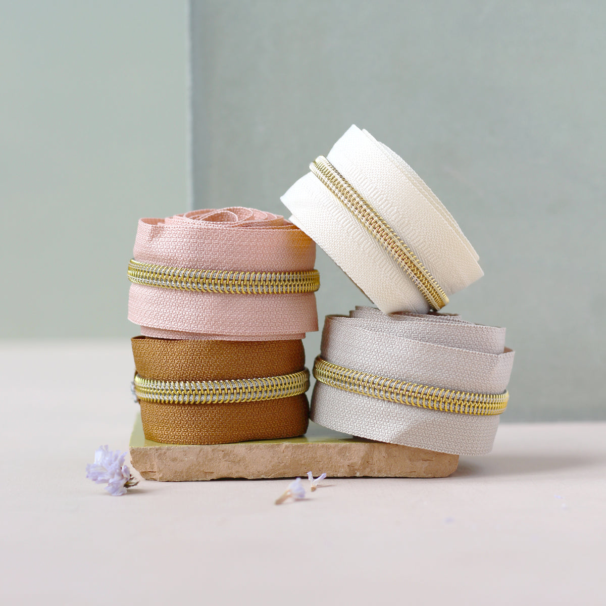 Fermetures zip pour la couture de sacs de couleurs écru, rose, marron, beige naturel