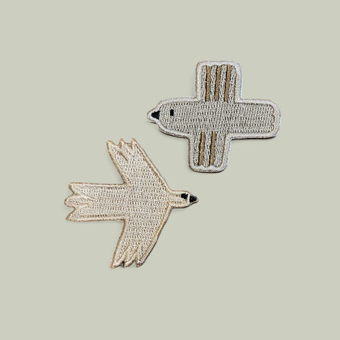 Lot de deux patches brodés et thermocollants en forme d'oiseaux pour la couture