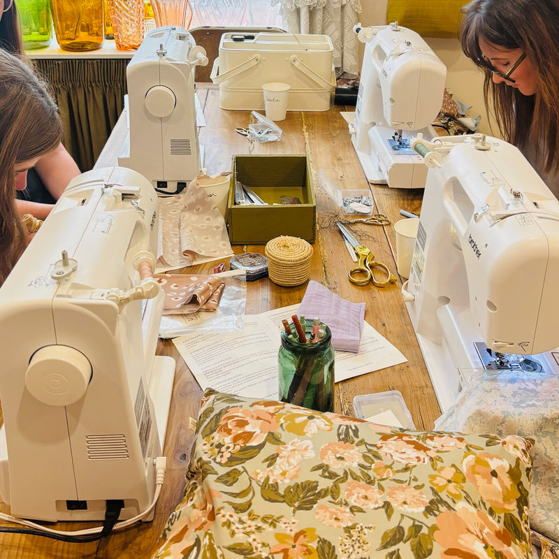 Machines à coudre disponibles à la location à Paris et pour les ateliers La Maison Naïve