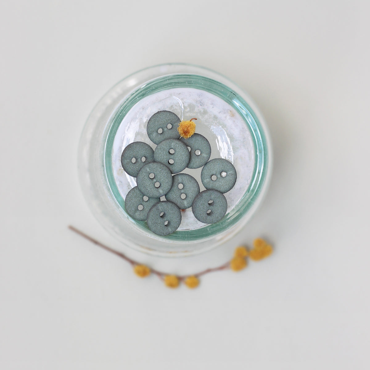 Ensemble de boutons à deux trous 10 mm couleur vert laurier, finition mate La Maison Naïve