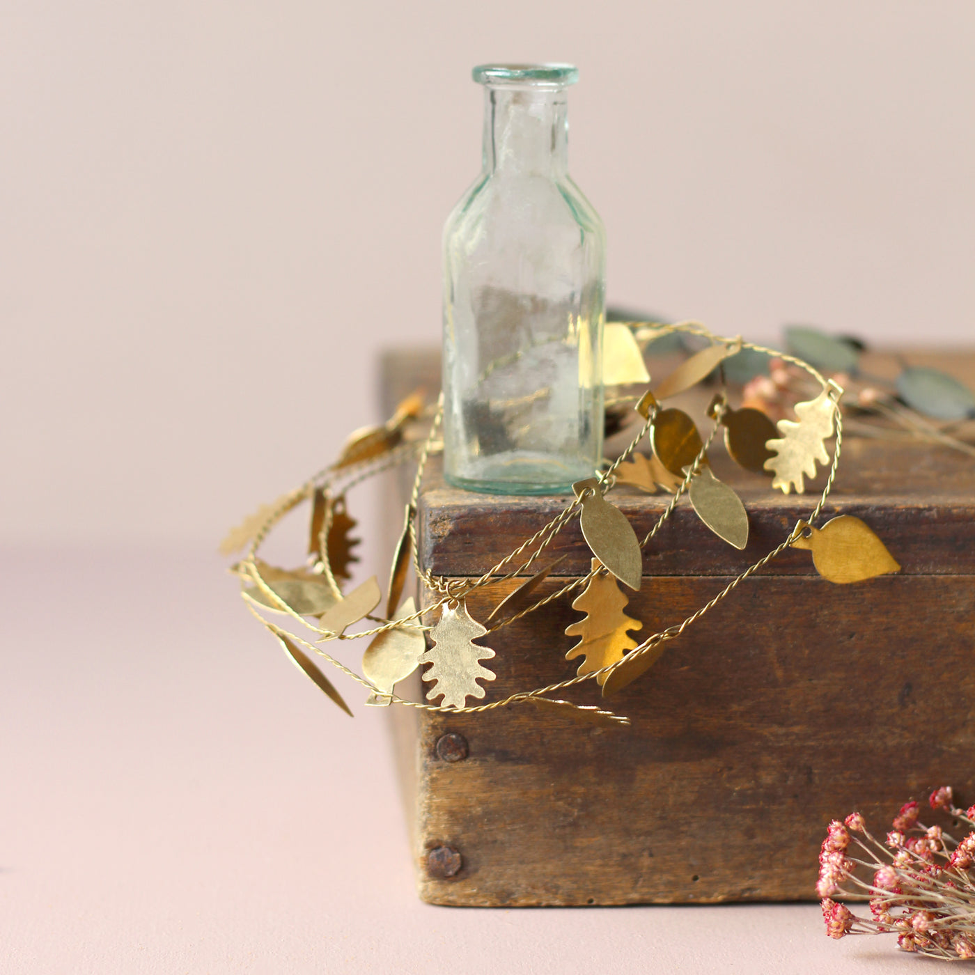 Guirlande de Petites Feuilles en Laiton Doré - La Maison Naïve