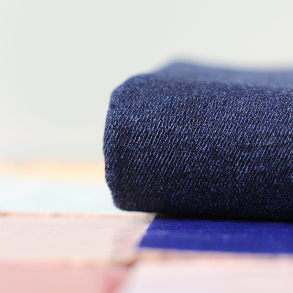 Zoom sur le tissu Jean Denim La Maison Naïve fabriqué en France