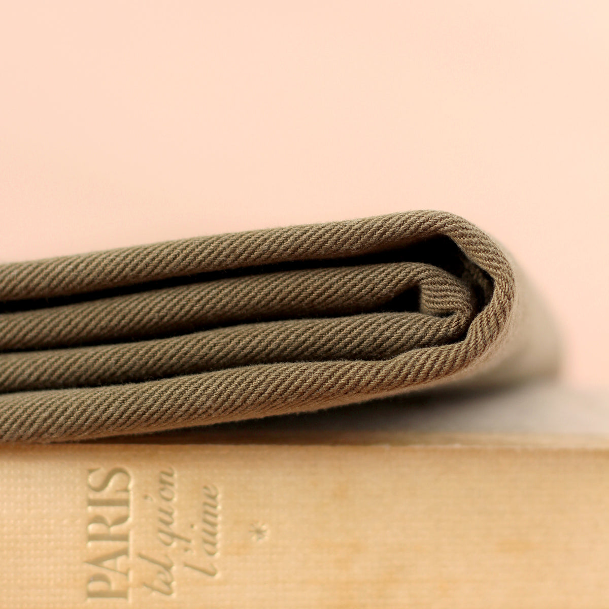 Tissu Gabardine Twill vert Olive La Maison Naïve